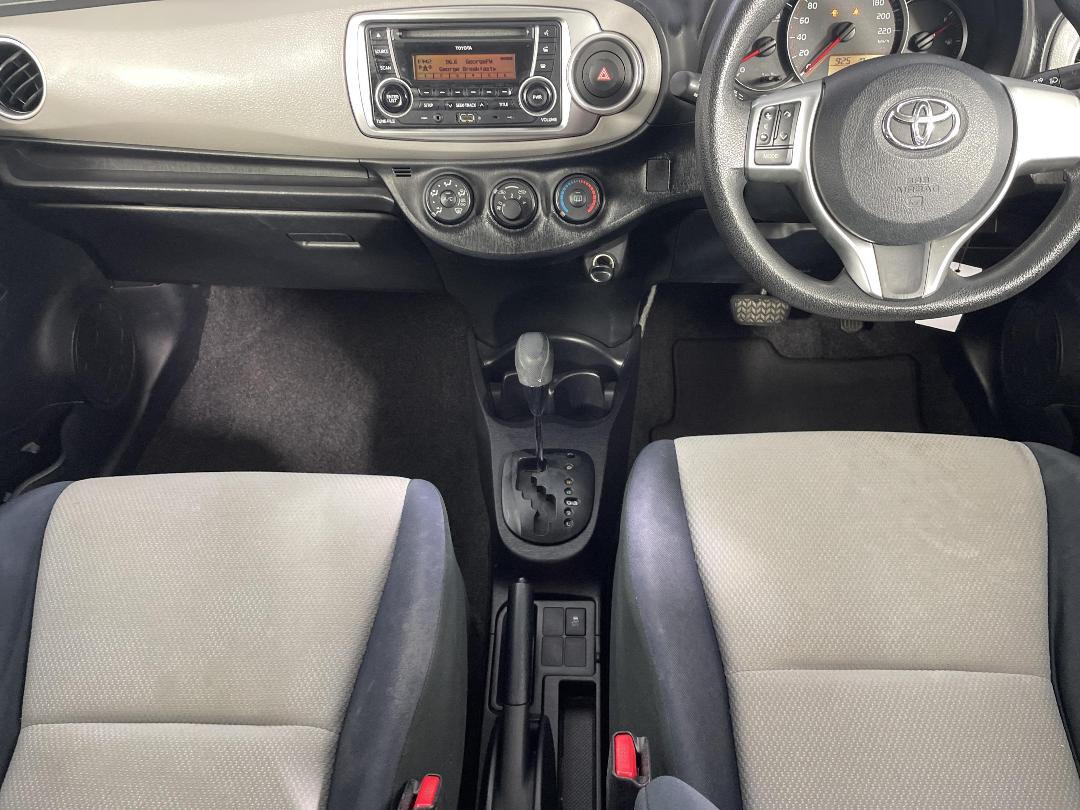 Photo '18' of Toyota Yaris