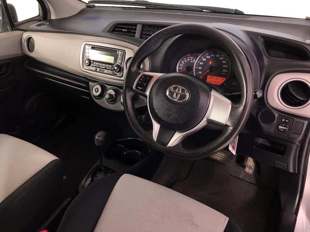 Photo '17' of Toyota Yaris Photo '17' of Toyota Yaris