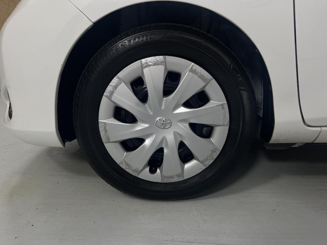 Photo '10' of Toyota Yaris