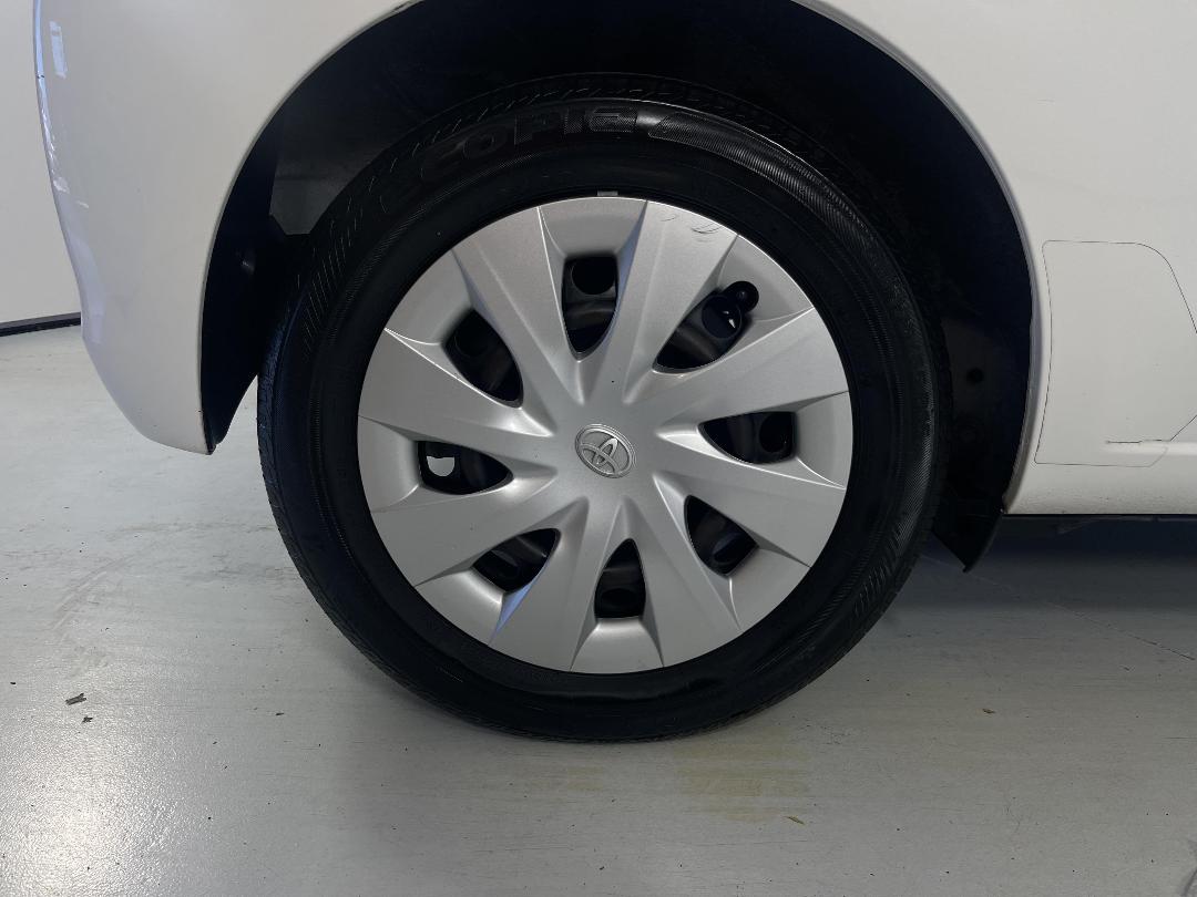 Photo '12' of Toyota Yaris