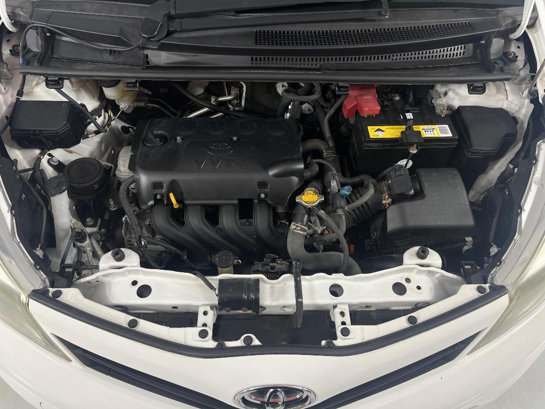 Photo '13' of Toyota Yaris