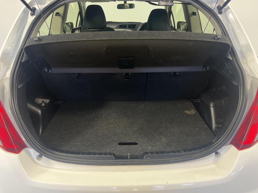 Photo '14' of Toyota Yaris