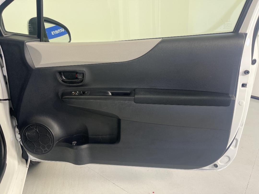 Photo '15' of Toyota Yaris