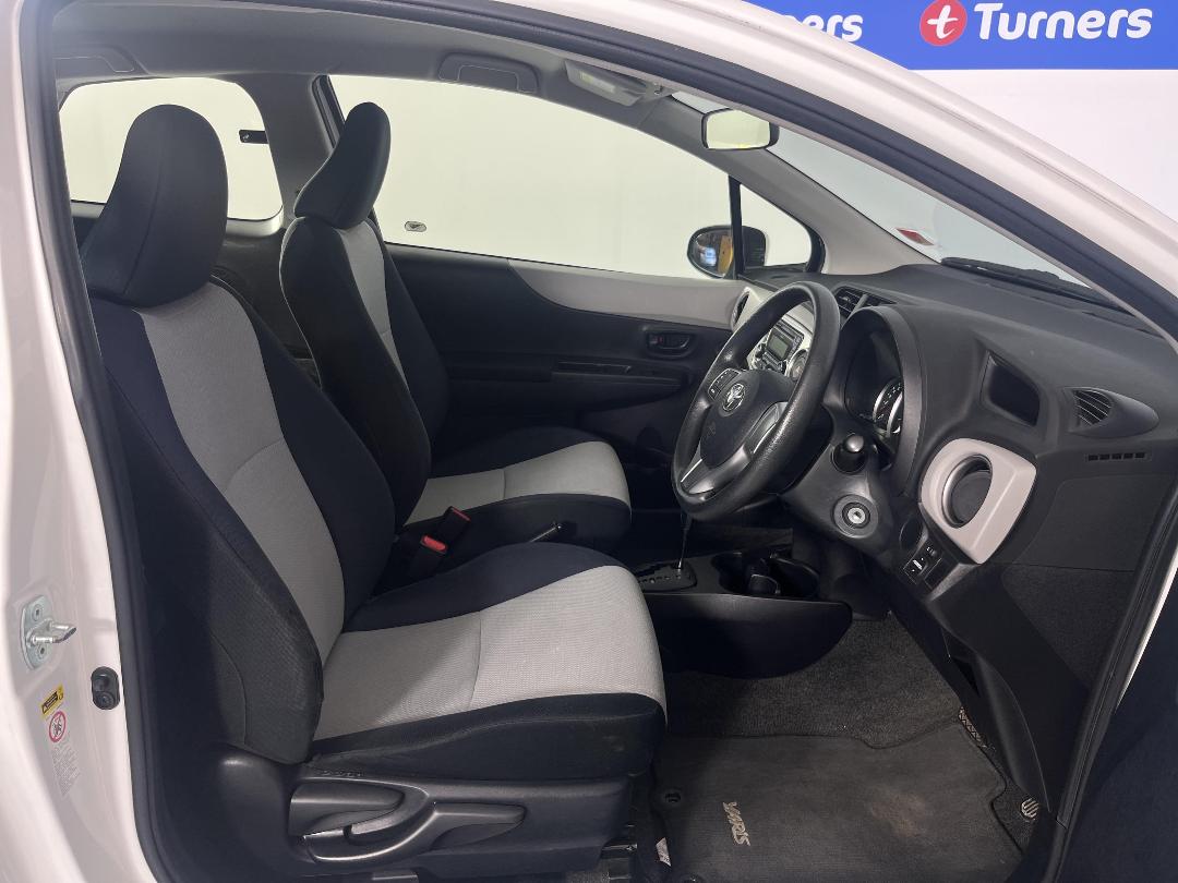 Photo '16' of Toyota Yaris