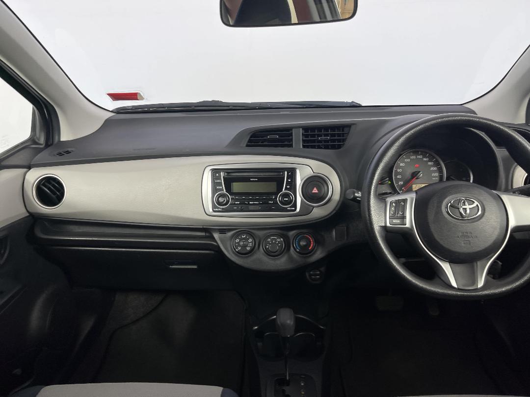 Photo '17' of Toyota Yaris