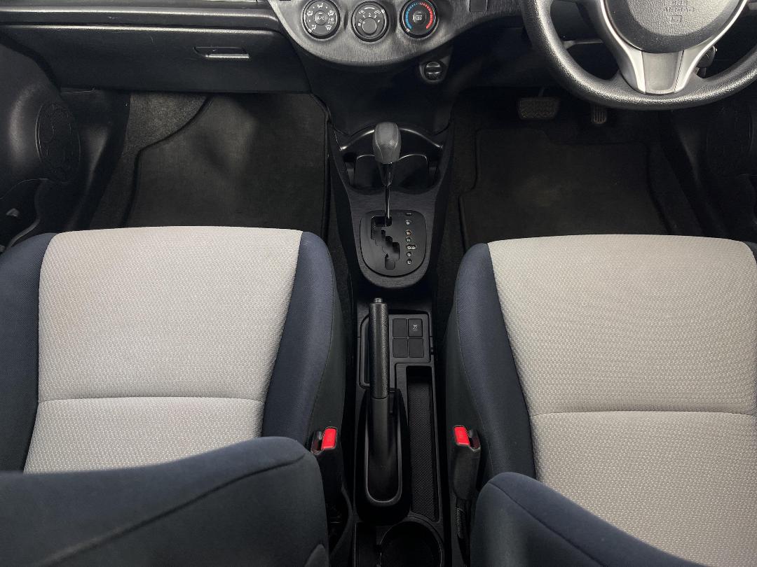 Photo '18' of Toyota Yaris