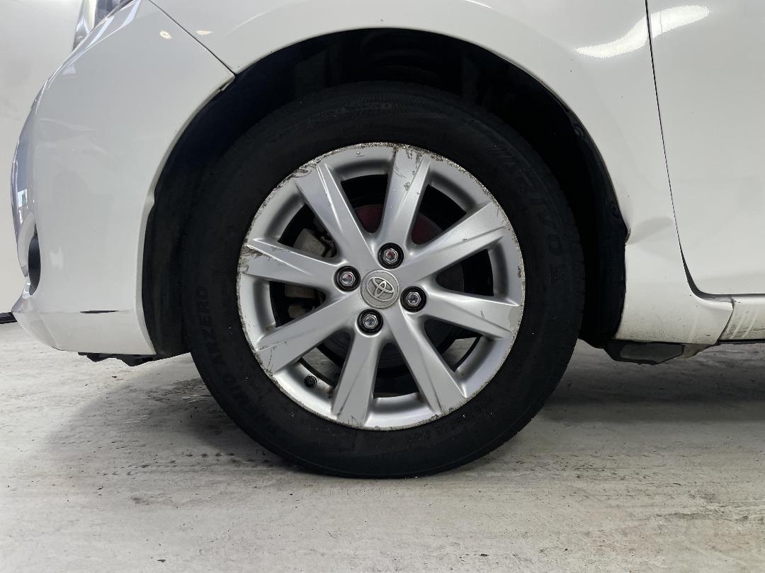 Photo '10' of Toyota Yaris