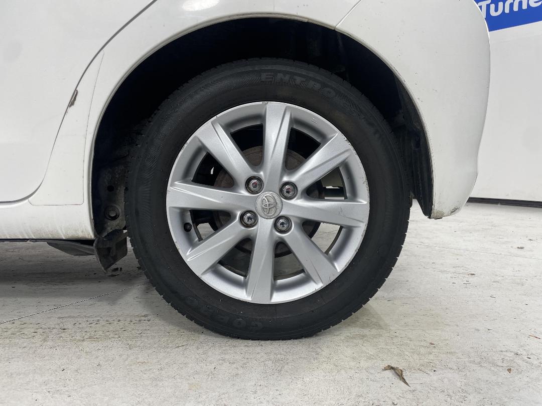 Photo '11' of Toyota Yaris