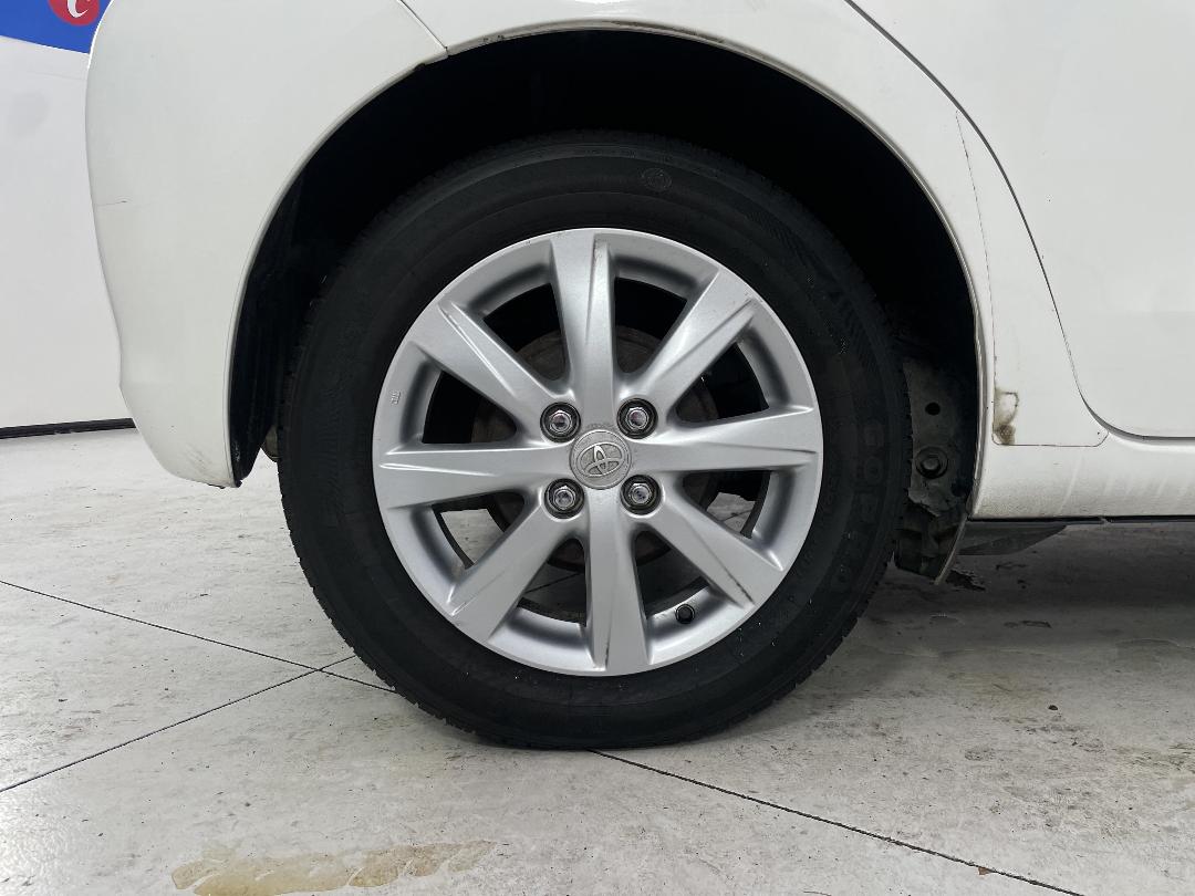 Photo '12' of Toyota Yaris