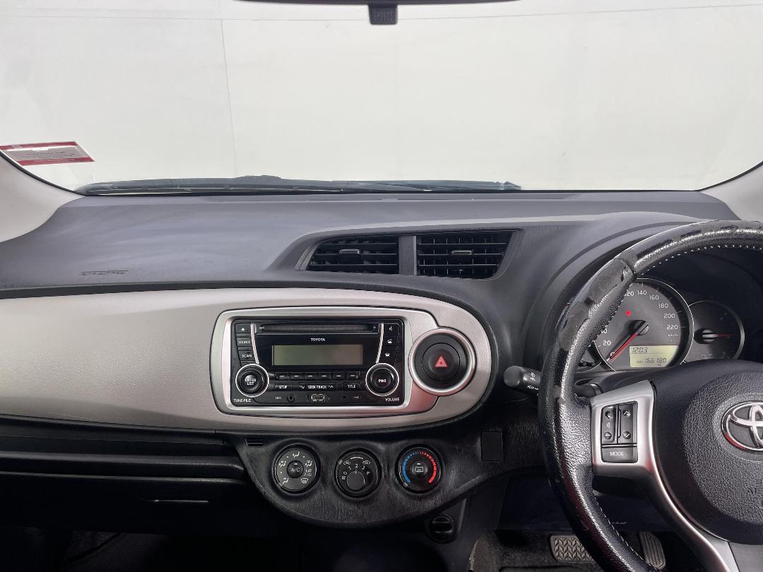 Photo '17' of Toyota Yaris