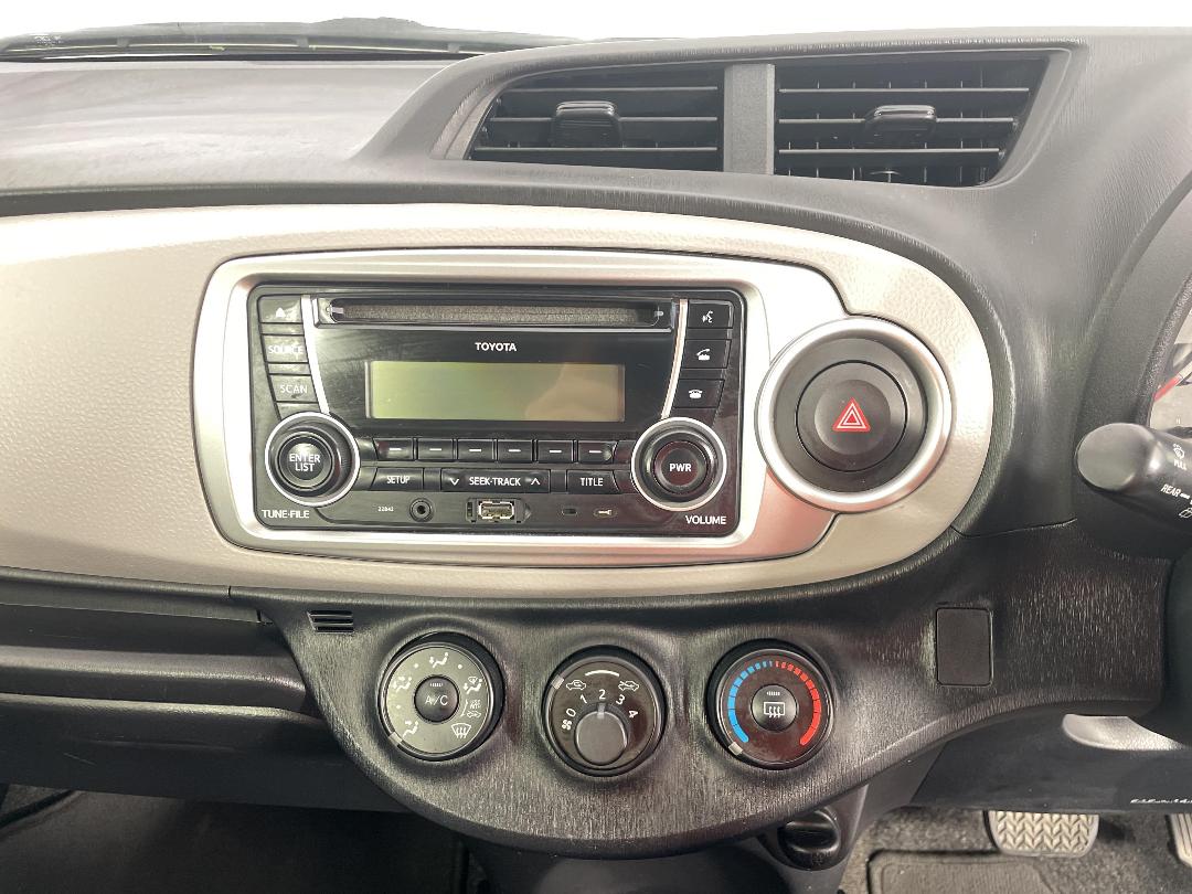 Photo '18' of Toyota Yaris