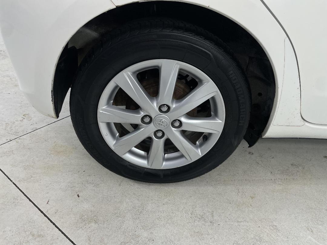 Photo '12' of Toyota Yaris