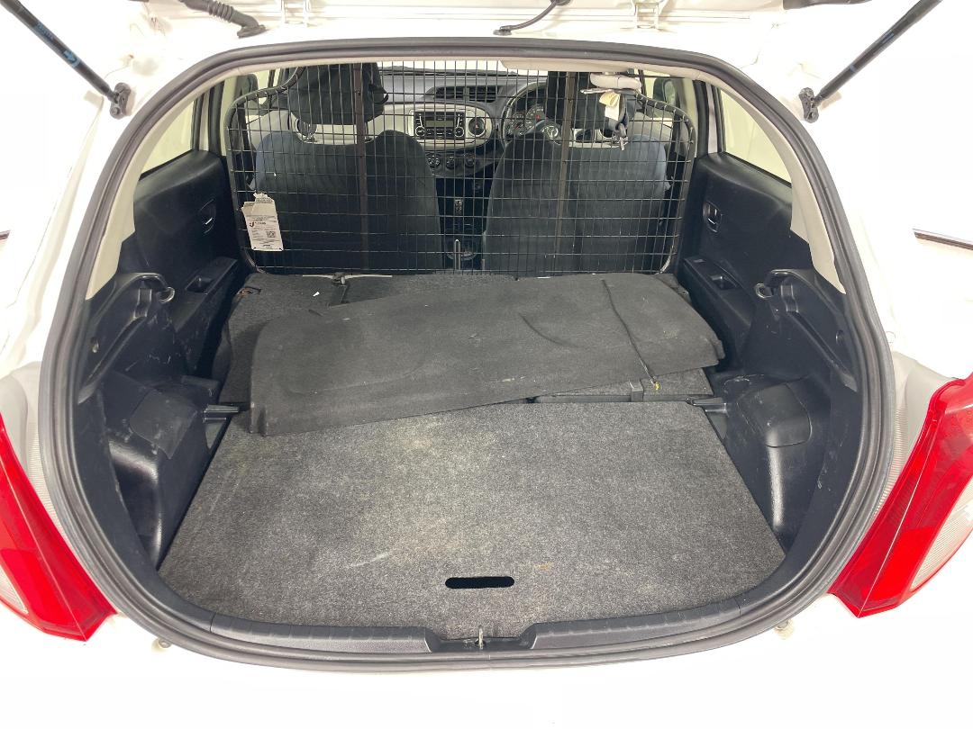 Photo '14' of Toyota Yaris