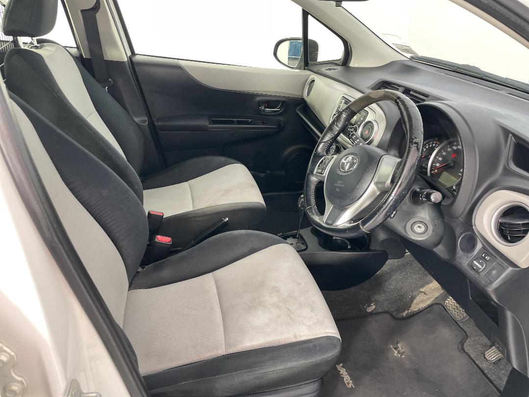 Photo '16' of Toyota Yaris