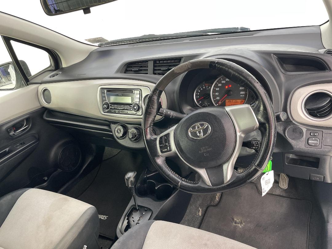 Photo '17' of Toyota Yaris