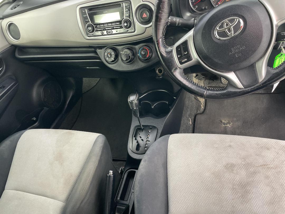 Photo '18' of Toyota Yaris
