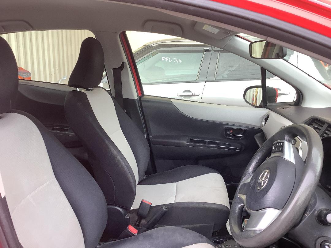 Photo '16' of Toyota Yaris YR Photo '16' of Toyota Yaris YR