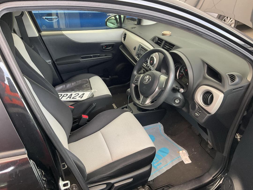 Photo '20' of Toyota Yaris YR Photo '20' of Toyota Yaris YR