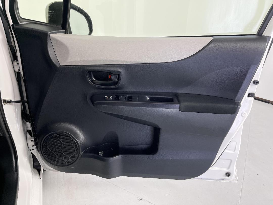 Photo '15' of Toyota Yaris Photo '15' of Toyota Yaris