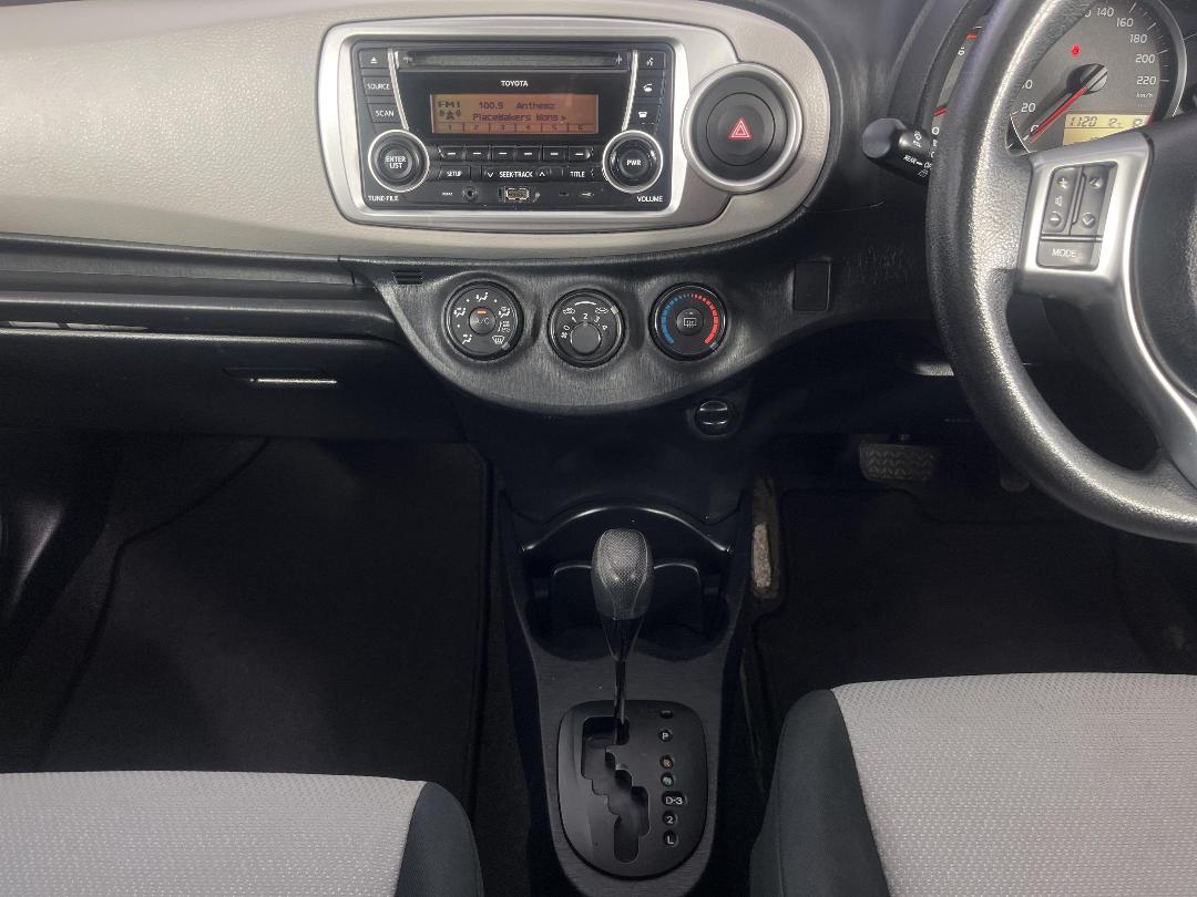 Photo '18' of Toyota Yaris Photo '18' of Toyota Yaris