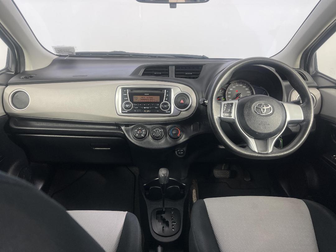 Photo '17' of Toyota Yaris Photo '17' of Toyota Yaris