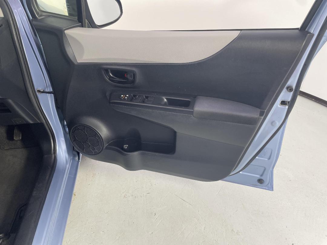 Photo '15' of Toyota Yaris Photo '15' of Toyota Yaris