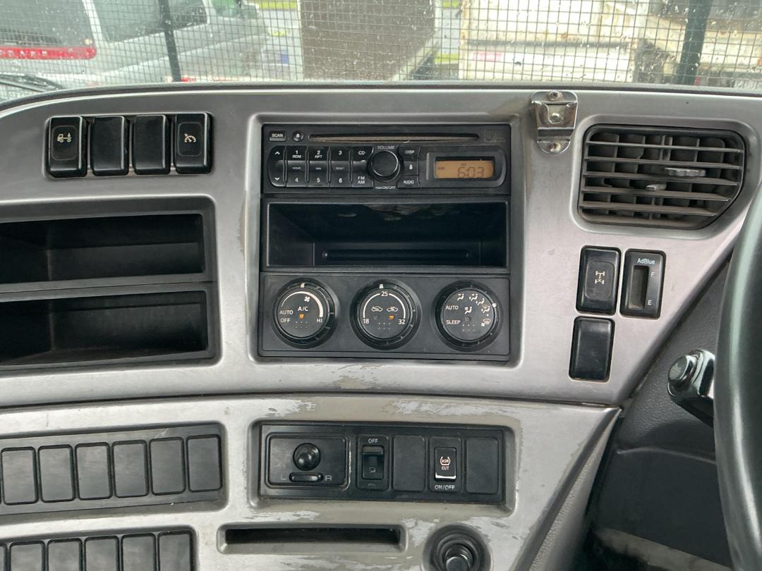 Photo '13' of UD Trucks GW400 Tractor Unit