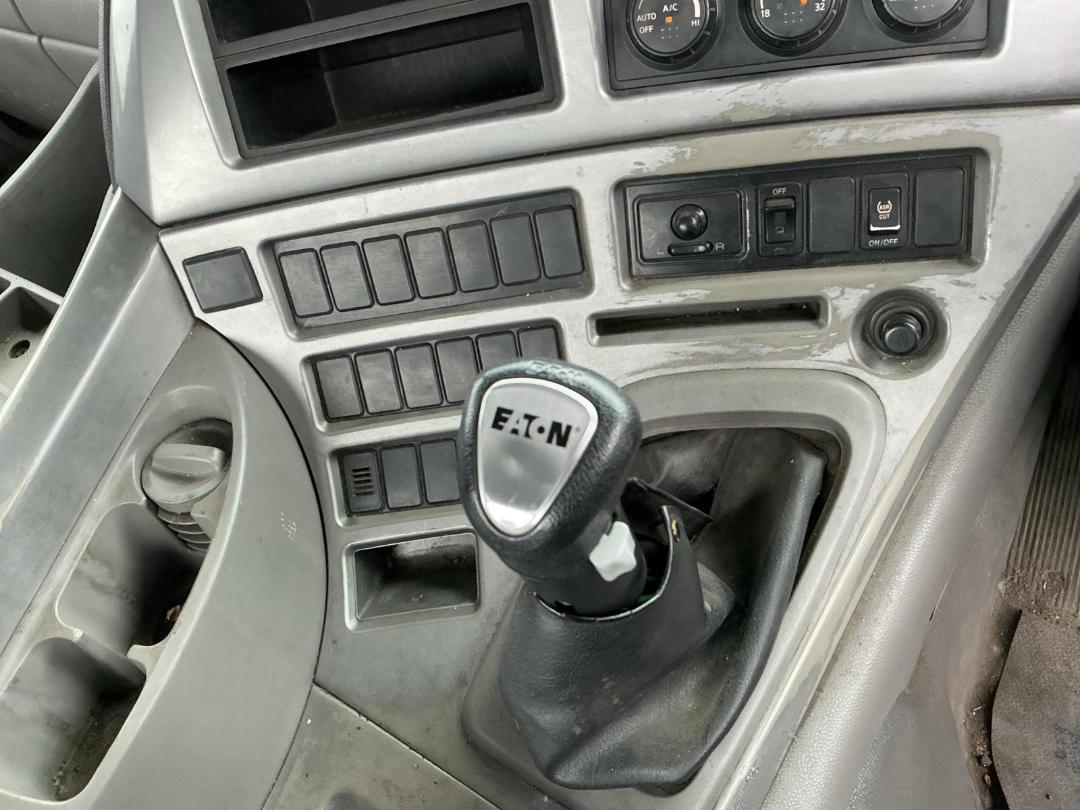 Photo '14' of UD Trucks GW400 Tractor Unit