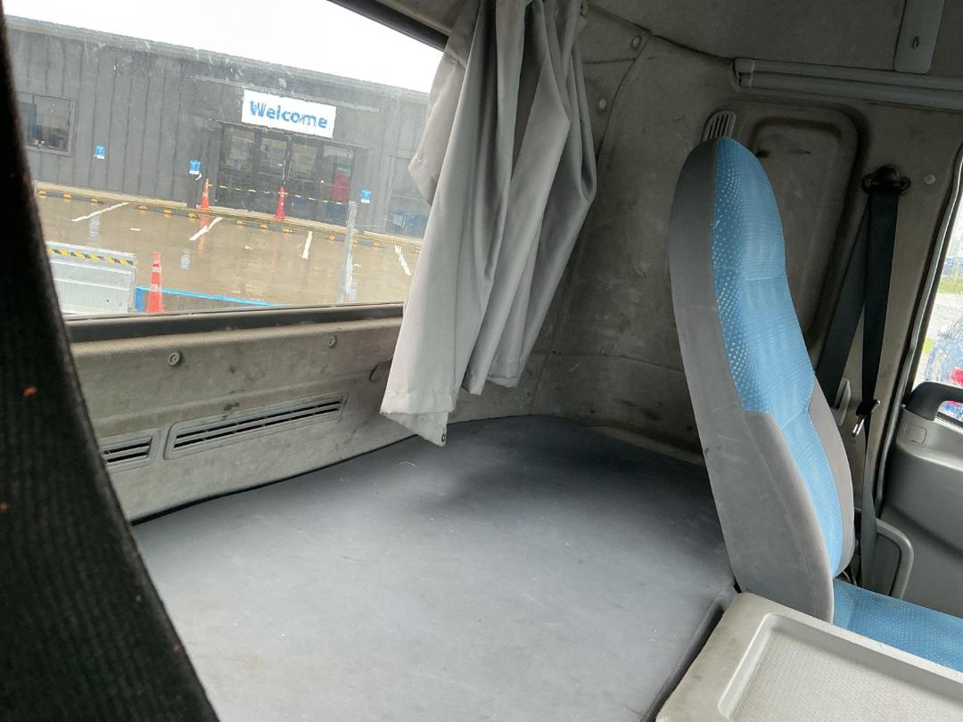 Photo '17' of UD Trucks GW400 Tractor Unit