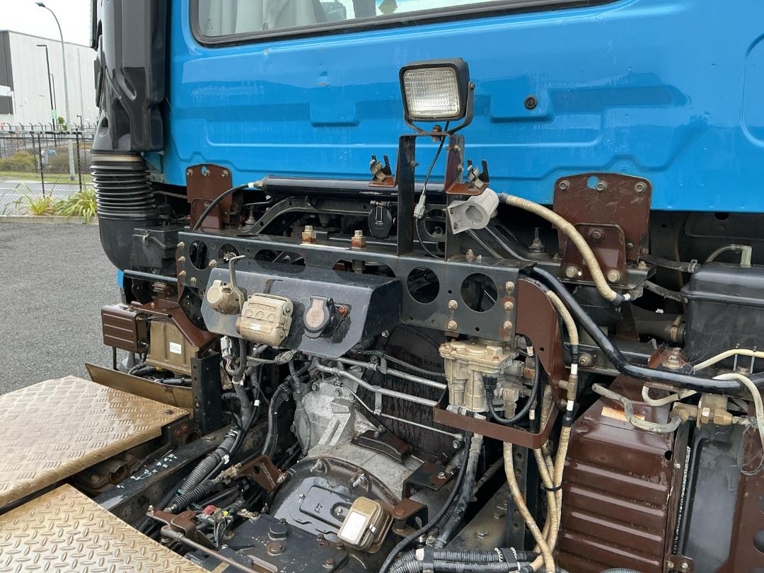 Photo '19' of UD Trucks GW400 Tractor Unit