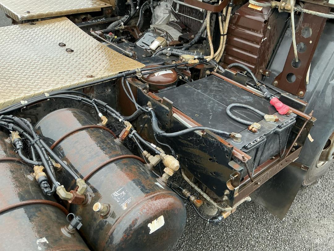 Photo '18' of UD Trucks GW400 Tractor Unit