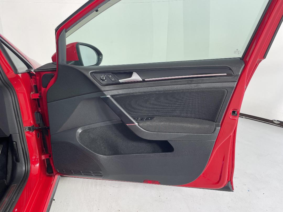 Photo '15' of Volkswagen Golf Photo '15' of Volkswagen Golf