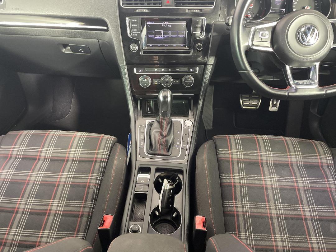 Photo '18' of Volkswagen Golf Photo '18' of Volkswagen Golf