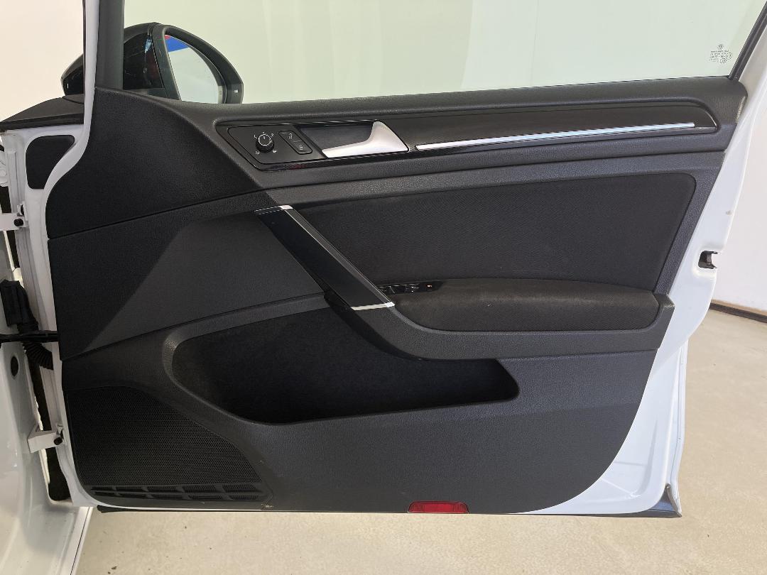 Photo '15' of Volkswagen Golf