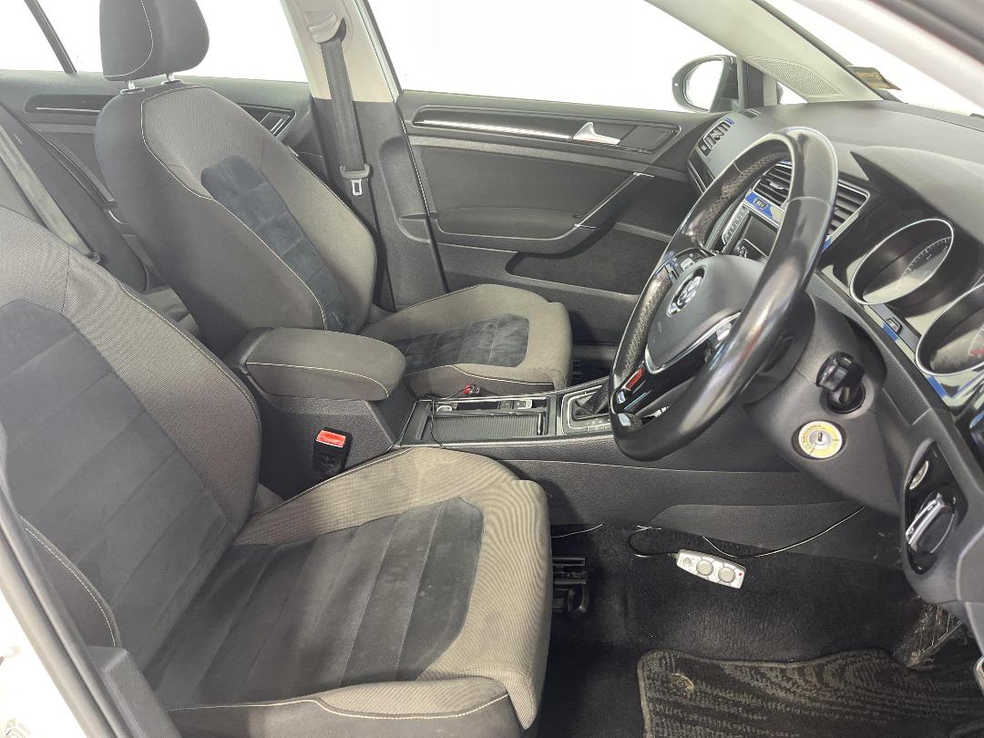 Photo '16' of Volkswagen Golf