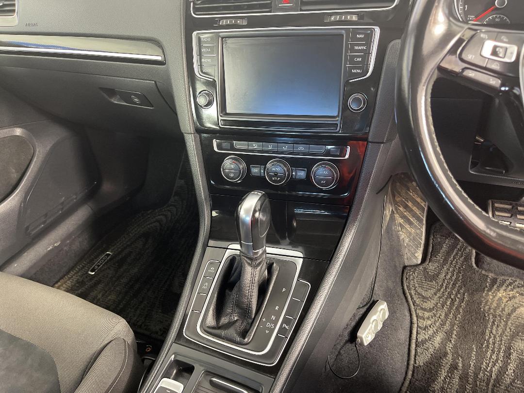 Photo '18' of Volkswagen Golf