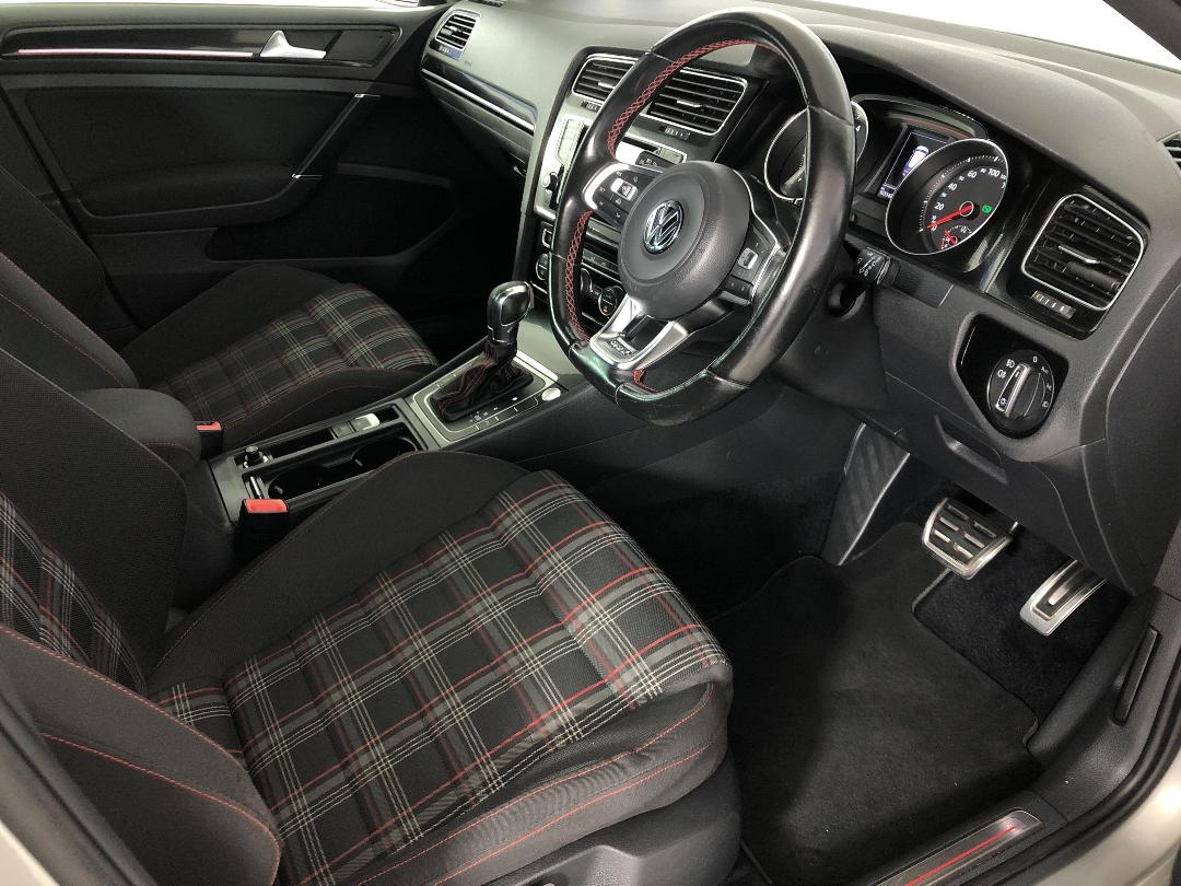 Photo '16' of Volkswagen Golf Photo '16' of Volkswagen Golf