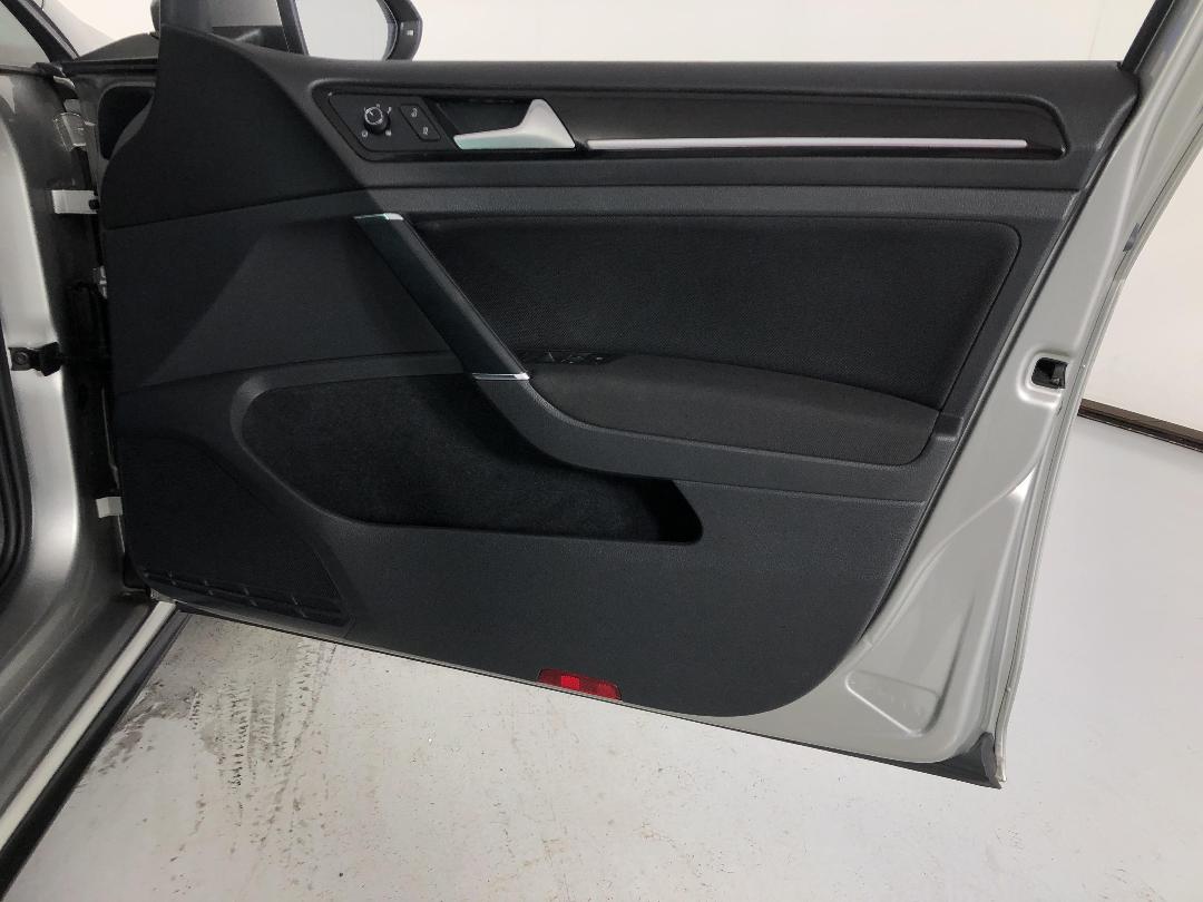 Photo '15' of Volkswagen Golf Photo '15' of Volkswagen Golf