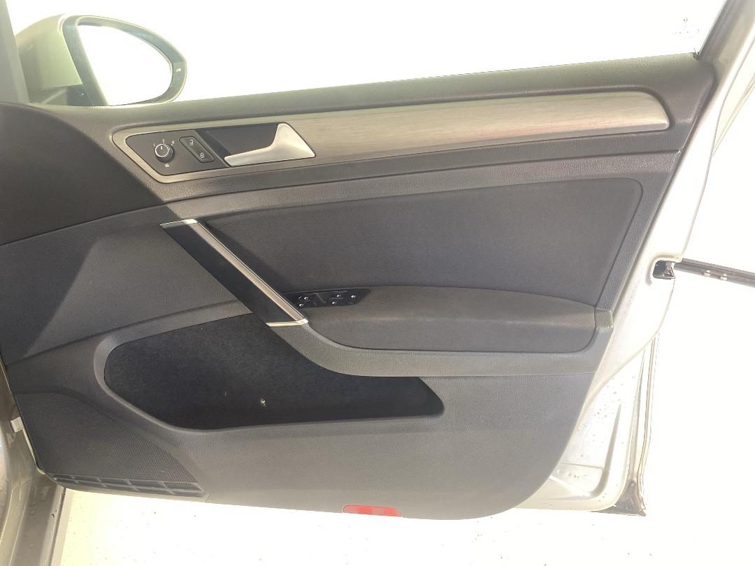 Photo '15' of Volkswagen Golf Photo '15' of Volkswagen Golf