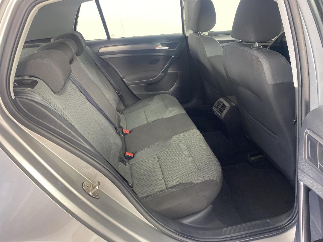 Photo '20' of Volkswagen Golf Photo '20' of Volkswagen Golf