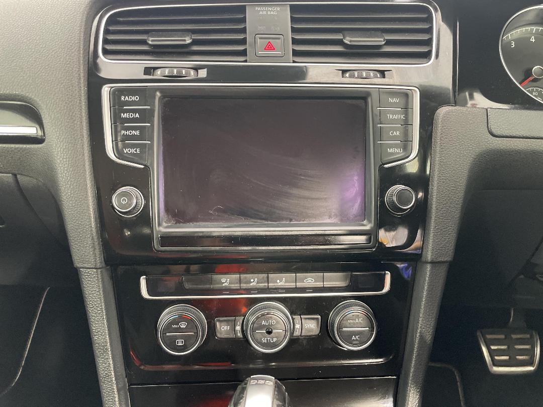 Photo '18' of Volkswagen Golf