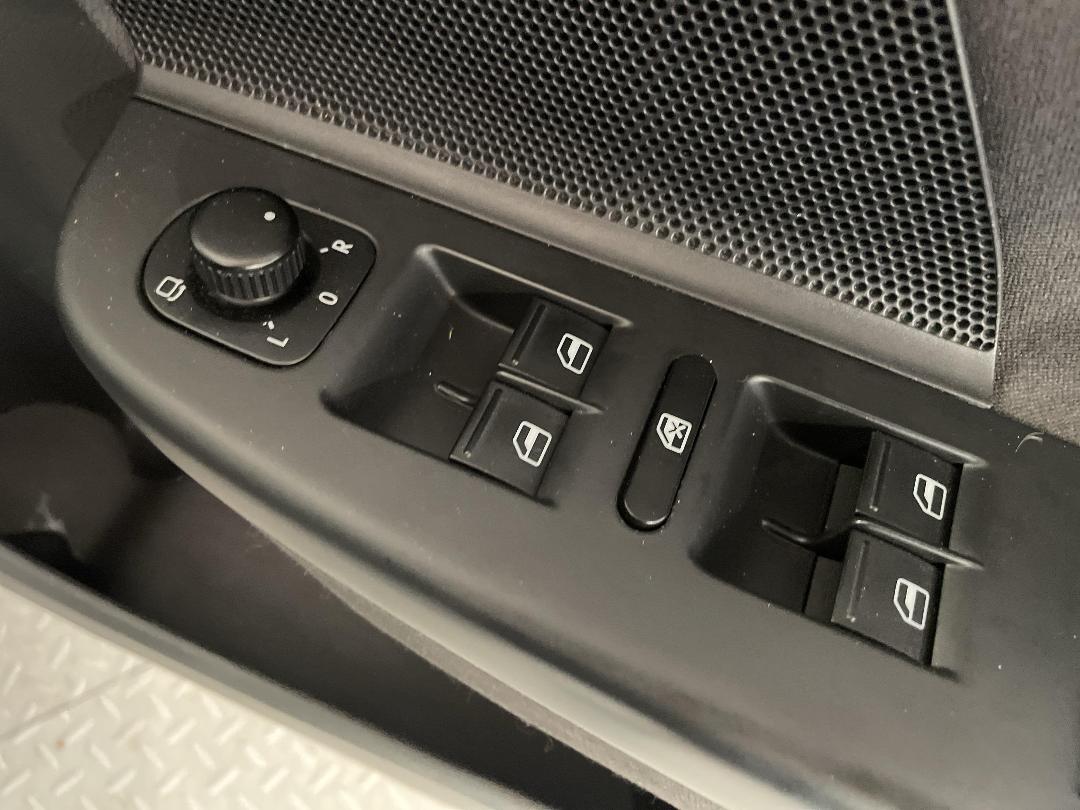 Photo '24' of Volkswagen Golf