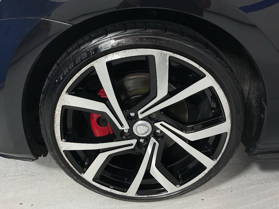 Photo '10' of Volkswagen Golf