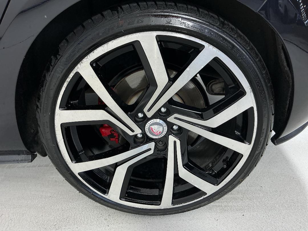 Photo '11' of Volkswagen Golf