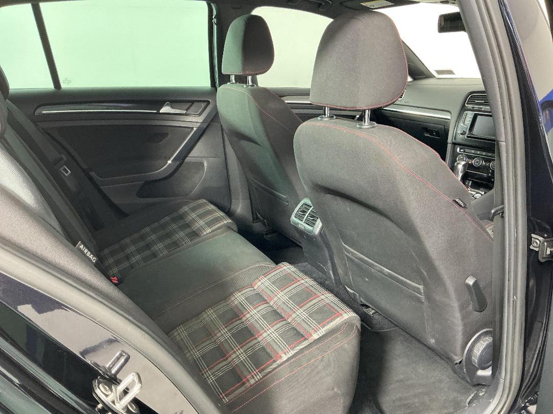 Photo '20' of Volkswagen Golf