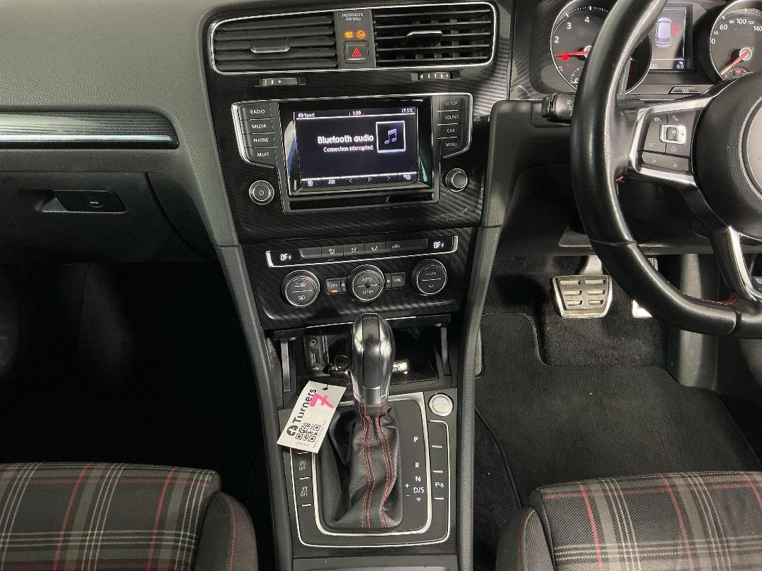 Photo '18' of Volkswagen Golf