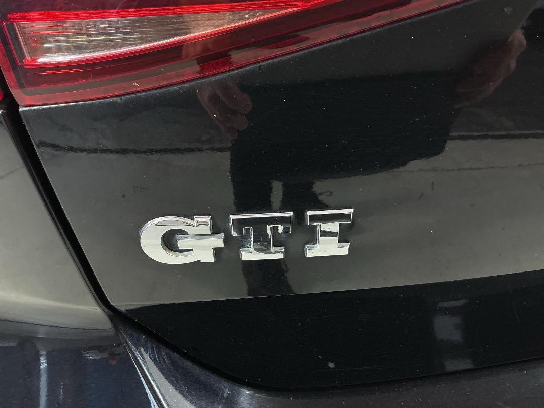 Photo '28' of Volkswagen Golf