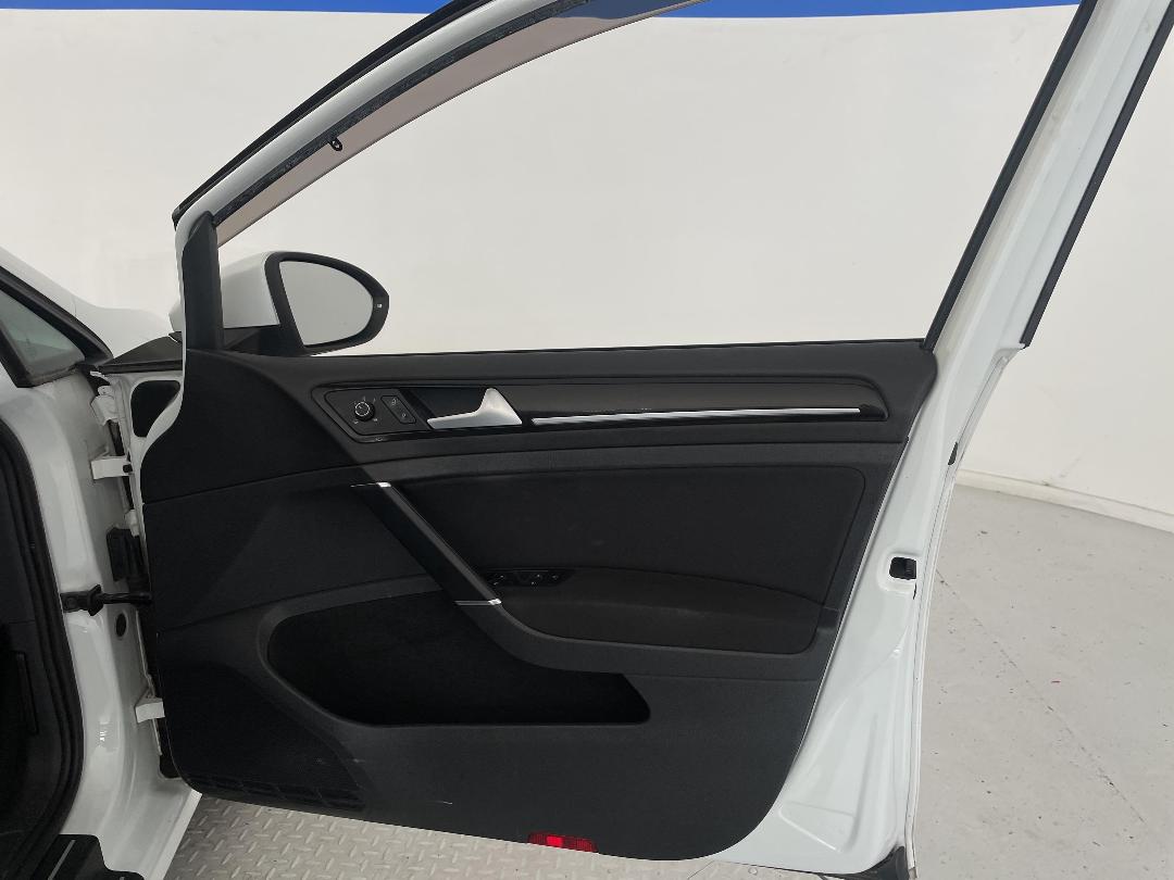 Photo '15' of Volkswagen Golf Photo '15' of Volkswagen Golf