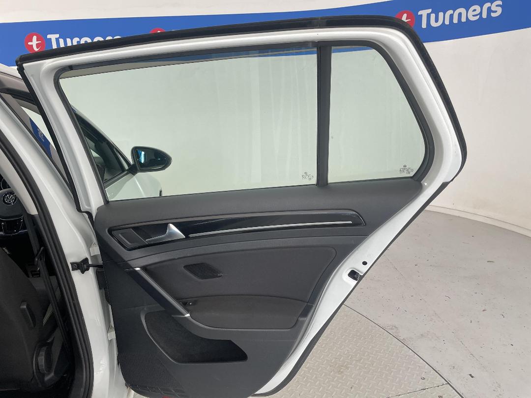 Photo '19' of Volkswagen Golf Photo '19' of Volkswagen Golf