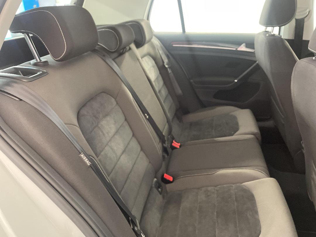 Photo '20' of Volkswagen Golf Photo '20' of Volkswagen Golf